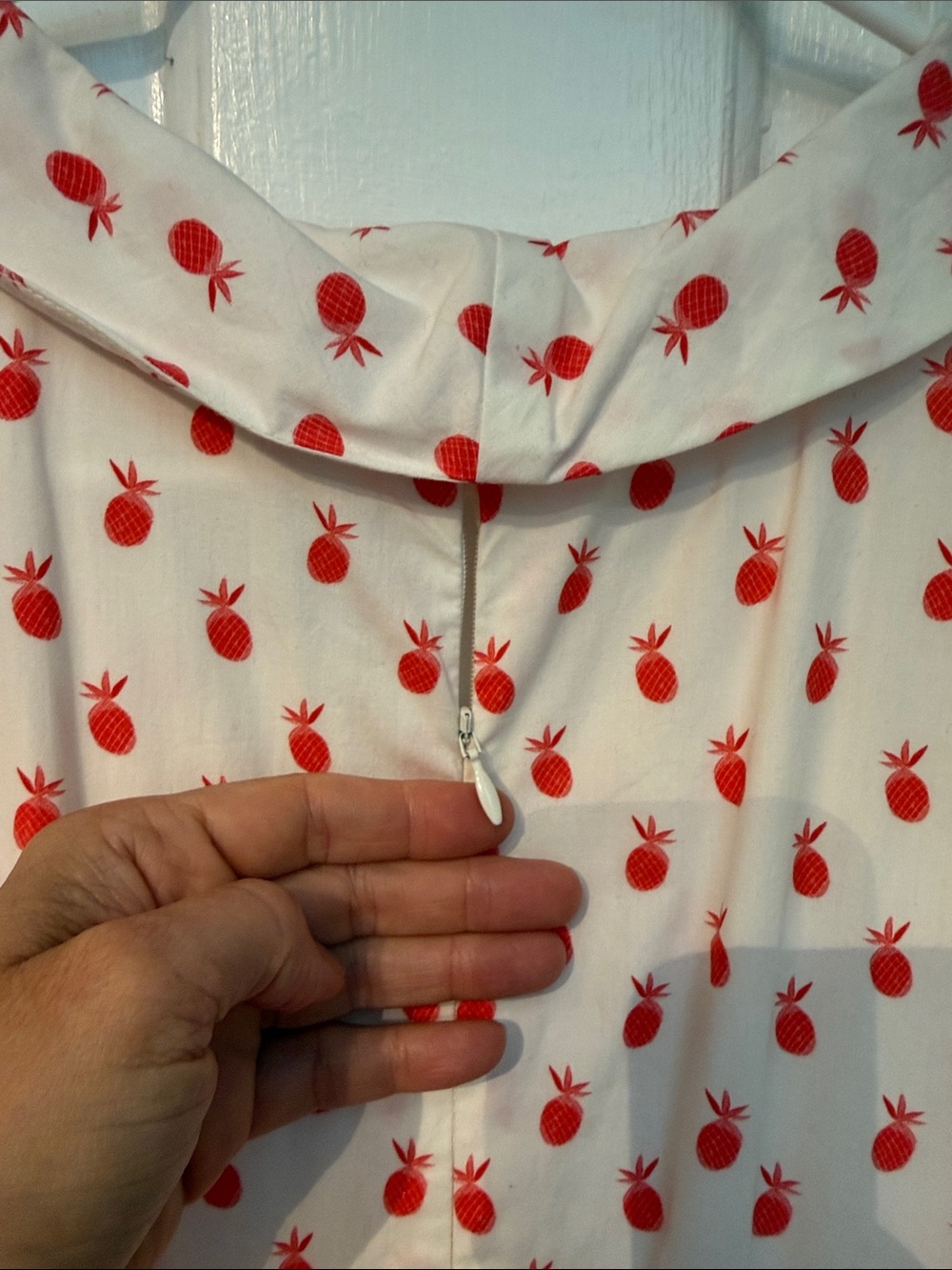 Anthropologie White and Pink Pineapple Printed V-Neck Midi Dress (M) - Picture 4 of 13